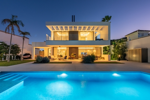 CONTEMPORARY LUXURY VILLA WITH PANORAMIC VIEWS – BUILT 2024